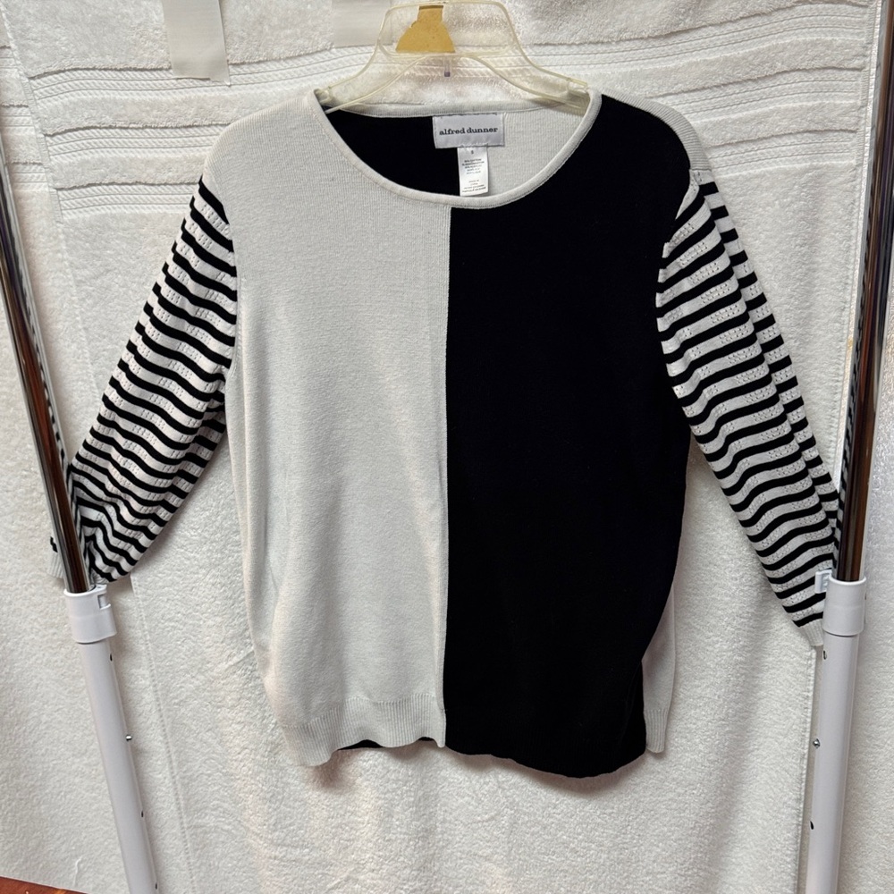 Alfred Dunner Black and White Striped Sweater BD2-9